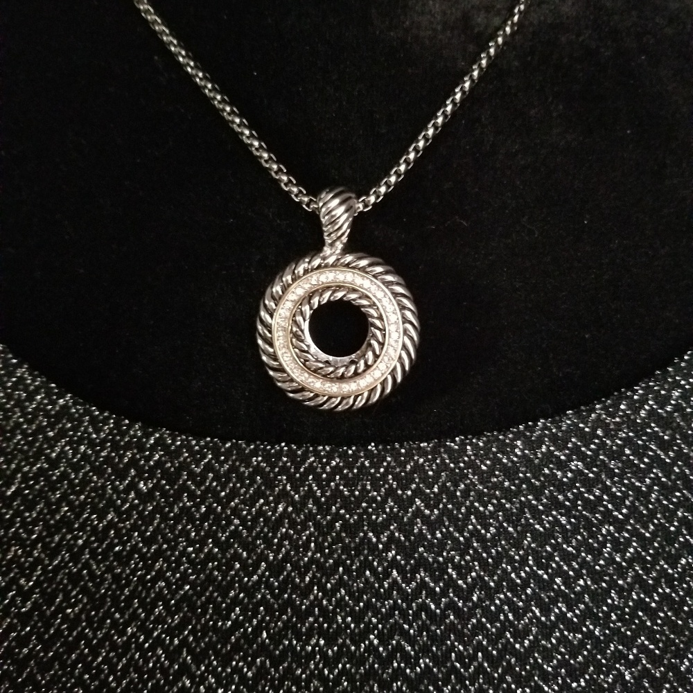 HANDMADE Gorgeous Pendant Necklace!!
